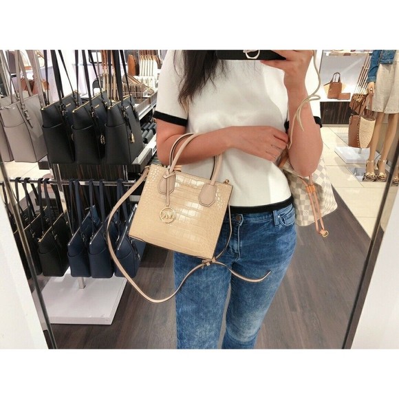 Michael Kors MERCER Medium Messenger Snakeskin Leather Crossbody Bag Buff $398 - Picture 9 of 12